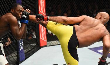 Anderson Silva amenaza: “O peleo por el título interino o me retiro”