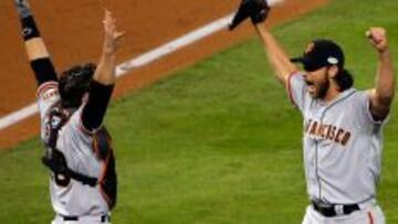 Los San Francisco Giants de Buster Posey (izquierda) y Madison Bumgarner (derecha) han sido los &uacute;ltimos en no poder revalidar el t&iacute;tulo.