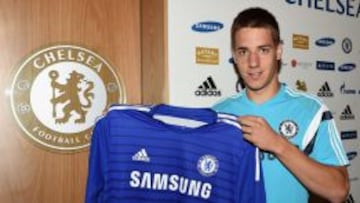 Pasalic, con la camiseta del Chelsea.