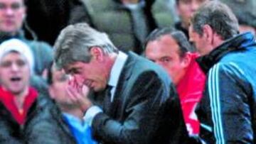 <b>TIFO. </b>Los aficionados encendieron bengalas antes del comienzo.