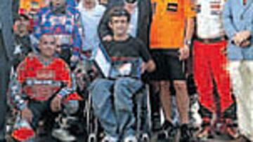 <b>HOMENAJE A ESTEVE. </b>Isidre Esteve, que tiene el récord de victorias en la Baja España, recibió ayer en el podio de Madrid el merecido homenaje de los organizadores, las autoridades deportivas y sus compañeros de carreras.