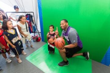 El ex jugador de la NBA, Robert Horry, apadrinó el evento en la Explanada del Palacio de Congresos.
