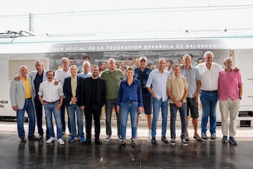 Homenaje de Renfe y la FEB a la selección española de baloncesto, medalla de plata en Los Ángeles 84.