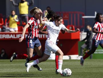 En el minuto 35 en una jugada similar a la expulsión de Carmona, Laia Aleixandri derriba a Jessica Martínez, pero la colegiada mostró la amarilla pues no consideró que era última jugadora, al lado estaba la defensa rojiblanca Tounkara.