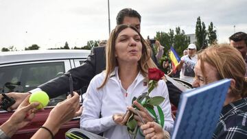 Simona Halep, en su llegada a Bucarest tras ganar Wimbledon 2019.