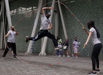 El salto con cuerda es una disciplina deportiva que cada vez está tomando más fuerza en Colombia Hay unos 2.000 deportistas en el país organizados en equipos.