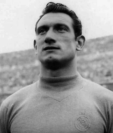 Juan Alonso:  En más de 300 partidos con el Real Madrid, el guardameta mejor conocido como 'Juanito' Alonso fue garantía para el club blanco y guió a los merengues a las cinco copas.