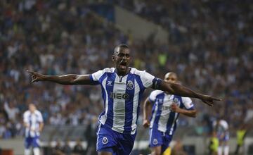 Además, Jackson Martínez salió goleador de la Liga de Portugal en la temporada 2012-2013, con 26 goles, lo que le bastó al Porto para ser campeón.