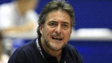 <B>OPTIMISTA Y CAUTO</B>. El seleccionador español está contento con las tres victorias de la selección pero evita cualquier tipo de triunfalismo.