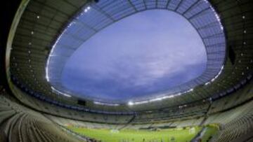 EN EL CASTELAO. La Selección se entrenó ayer en el moderno estadio Castelao de Fortaleza. Del Bosque mezcló a los jugadores y no dio muchas pistas sobre el once inicial. Lo único que confirmó es que Víctor Valdés será hoy el portero titular.