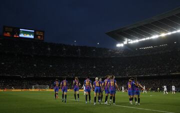 El partido de Champions entre Barcelona y Real Madrid ha batido el récord mundial de asistencia a un partido de fútbol femenino con 91.553 espectadores. El aspecto del Camp Nou era espectacular. 