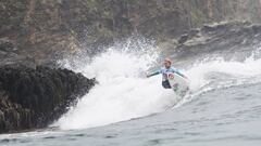 Las grandes figuras brillan en el inicio del Mundial de Surf