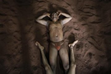 Luchadores practicando Kushti (lucha en el barro) es un deporte tradicional en la India, los atletas jóvenes están ahora entrenando para luchar en las esteras en lugar de barro para obtener acceso a las principales competiciones internacionales como los Juegos Olímpicos o los Juegos de la Commonwealth.