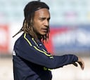 Mala noticia para el Wolfsburgo antes de volver a entrenarse: Mbabu, positivo por coronavirus