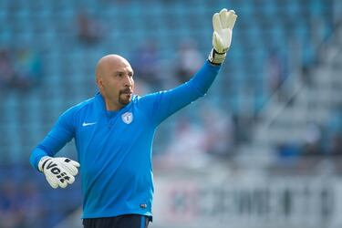 'El Conejo' había planteado retirarse al principio del torneo pero no fue así. El experimentado guardameta decidió seguir con los 'Tuzos' pero su papel fue jugar exclusivamente en Copa MX.