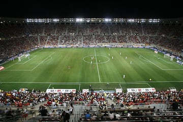 El estadio de la Condomina fue inaugurado en 1924, con una capacidad total de 6014 espectadores. Desde este año hasta el 2006-07 ha jugado el Real Murcia. Después se inauguró el Estadio Nueva Condomina, donde tiene un aforo de 31.175 espectadores. En abril de 2002 acogió un partido amistoso entre la selección de Ecuador y Sudáfrica de preparación para la Copa Mundial de la FIFA de 2002, un encuentro que contó con la presencia en las gradas de miles de seguidores ecuatorianos que acudieron desde muchos puntos de España. La selección española también ha jugado varios partidos en este estadio. Contra Argentina en 2006, Bosnia y Herzegovina en 2008, Polonia en 2010 y Colombia en 2017. El estadio ahora se llama Enrique Roca, un fiel seguidor que paga 600.000 euros durante cuatro temporadas para que este recinto lleve su identidad.