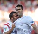 El Sevilla se agarra a la Champions y daña al Almería