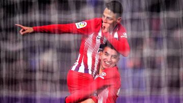 Santi Arias celebra gol