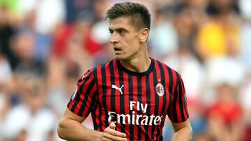 Barcelona eye Milan's Piatek as Suarez replacement
