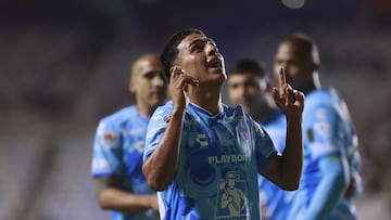 AME9825. PACHUCA (MÉXICO), 16/03/2025.- Juan Alexander Sigala de Pachuca celebra un gol este domingo, en un partido entre Pachuca y Tijuana por la jornada 12 del torneo Clausura 2025 de la liga MX en el estadio Hidalgo, en Pachuca (México). EFE / David Martínez Pelcastre