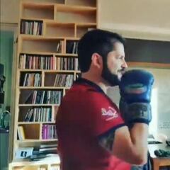 No todo es fútbol y la UC: así entrena boxeo Gabriel Boric
