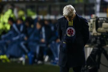 José Néstor Pékerman se fue de la Selección Colombia. El técnico argentino se va después de seis años, la clasificación a dos mundiales, descubrir nuevos talentos y figuras para el fútbol colombiano y el récord de partidos dirigidos con el equipo nacional. Acá unas imágenes para el recuerdo. ¡Gracias Profe!