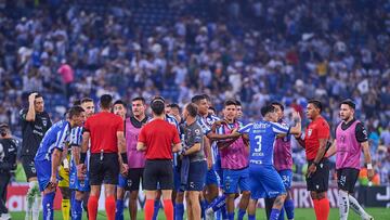 Stefan Medina y Maxi Meza protagonizan altercado tras eliminación en Concacaf