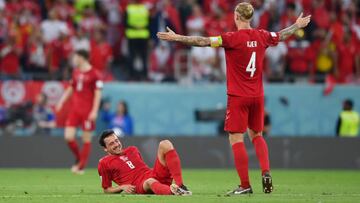 El ex evillista Kjaer gesticula ante el aún sevillista Delaney.