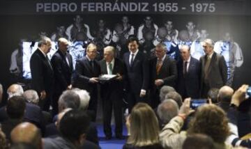 El acto en honor a Pedro Ferrándiz congregó a numerosos exjugadores del equipo blanco.