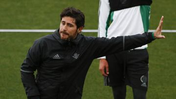 V&iacute;ctor S&aacute;nchez del Amo, durante un entrenamiento del Betis.