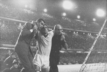El 22 de octubre de 1969 se disputó en La Bombonera el que es considerado el partido más violento de la historia. Estudiantes y Milán se citaron para la vuelta de la final de la Intercontinental, tras el 3-0 de San Siro. Ganó Estudiantes pero el partido acabó en una reyerta, con heridos y tres jugadores argentinos detenidos. Néstor Combin, jugador del Milán que acabó con la nariz y el pómulo rotos, recuerda aquel triste episodio.
