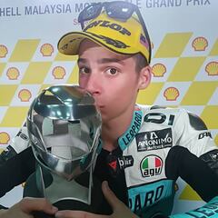 Mir a Martín: "Espero que el año que viene ganes tú el título"