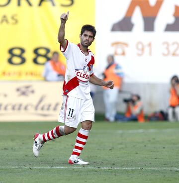 Jugó con el Rayo de Vallecano de 2008 a 2011