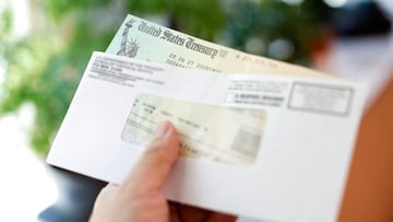 Millones de estadounidenses esperan la llegada de un cuarto cheque de estímulo. ¿Quiénes podrán recibirlo en 2022 y quiénes no? Aquí los detalles.