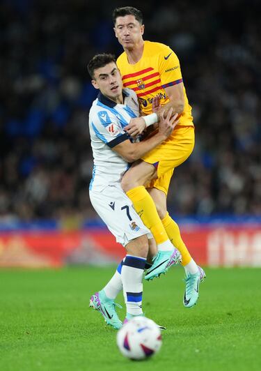 Lewandowski choca con Ander Barrenetxea.