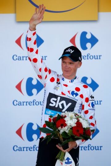 Froome en el podio con el maillot de la montaña.