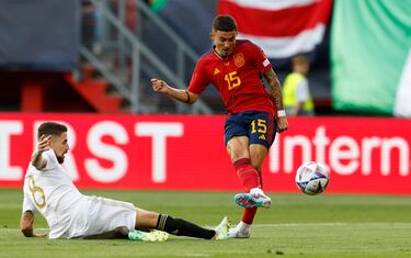 1-0. Yeremy Pino le roba el balón a Leonardo Bonucci en el  borde del área grande y el canario define disparando al palo izquierdo de Gianluigi Donnarumma.