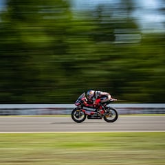 Pini consigue su primera pole por delante de Rueda