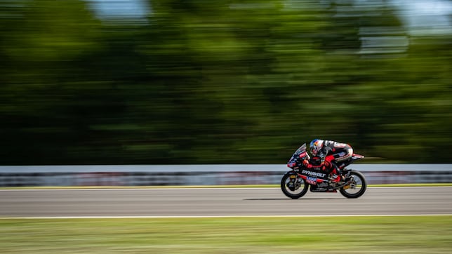 Pini consigue su primera pole por delante de Rueda