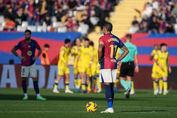 Los jugadores del Barcelona no podían creer el irse abajo en el marcador y nuevamente tener que remar contra corriente para buscar la remontada. 