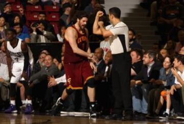 Kevin Love celebra un 3+1.