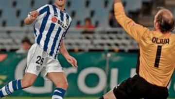 <b>INSUFICIENTE. </b>El postrero gol de Agirretxe no sirvió para que los realistas consiguieran el triunfo.