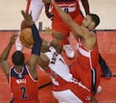 Los Wizards se imponen a los Raptors en medio de la locura