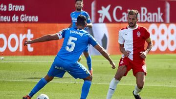 Stuani frente amJuanma durante un partido contra el Fuenlabrada.