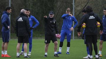Anquela en un entrenamiento del Oviedo.