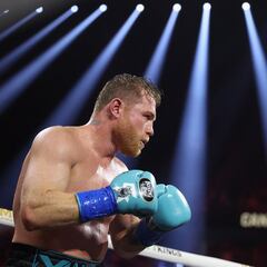 Canelo Álvarez se vería obligado a pelear en Inglaterra para evitar competir contra la UFC