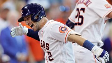 HOUSTON, TEXAS - AUGUST 11: Alex Bregman #2 of the Houston Astros high fives Jose Altuve #27 after hitting a two run home run during the fifth inning against the Texas Rangers at Minute Maid Park on August 11, 2022 in Houston, Texas.   Carmen Mandato/Getty Images/AFP
== FOR NEWSPAPERS, INTERNET, TELCOS & TELEVISION USE ONLY ==