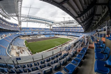 Los trabajos de remodelación del estadio del Real Madrid siguen sin pausa. A unos días del estreno los esfuerzos se centran en el terreno de juego.