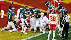 GLENDALE, ARIZONA - FEBRUARY 12: Jalen Hurts #1 of the Philadelphia Eagles celebrates after scoring a touchdown during the first quarter against the Kansas City Chiefs in Super Bowl LVII at State Farm Stadium on February 12, 2023 in Glendale, Arizona.   Rob Carr/Getty Images/AFP (Photo by Rob Carr / GETTY IMAGES NORTH AMERICA / Getty Images via AFP)