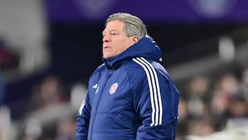 El director técnico mexicano debutó al frente de la Selección de Costa Rica, pero el resultado fue una derrota por goleada ante el USMNT de Pochettino.